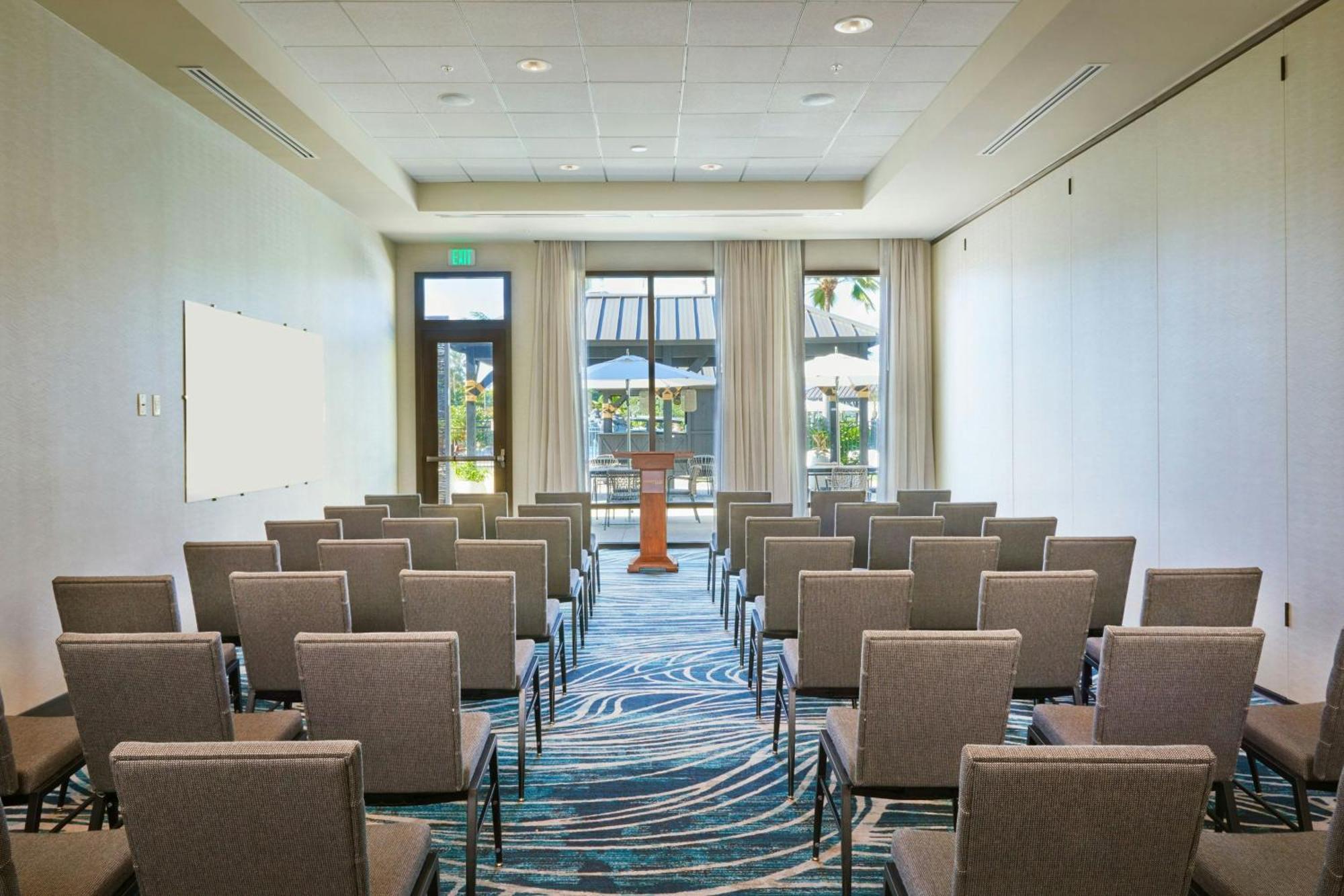 Courtyard By Marriott Oahu North Shore Hotel 3*